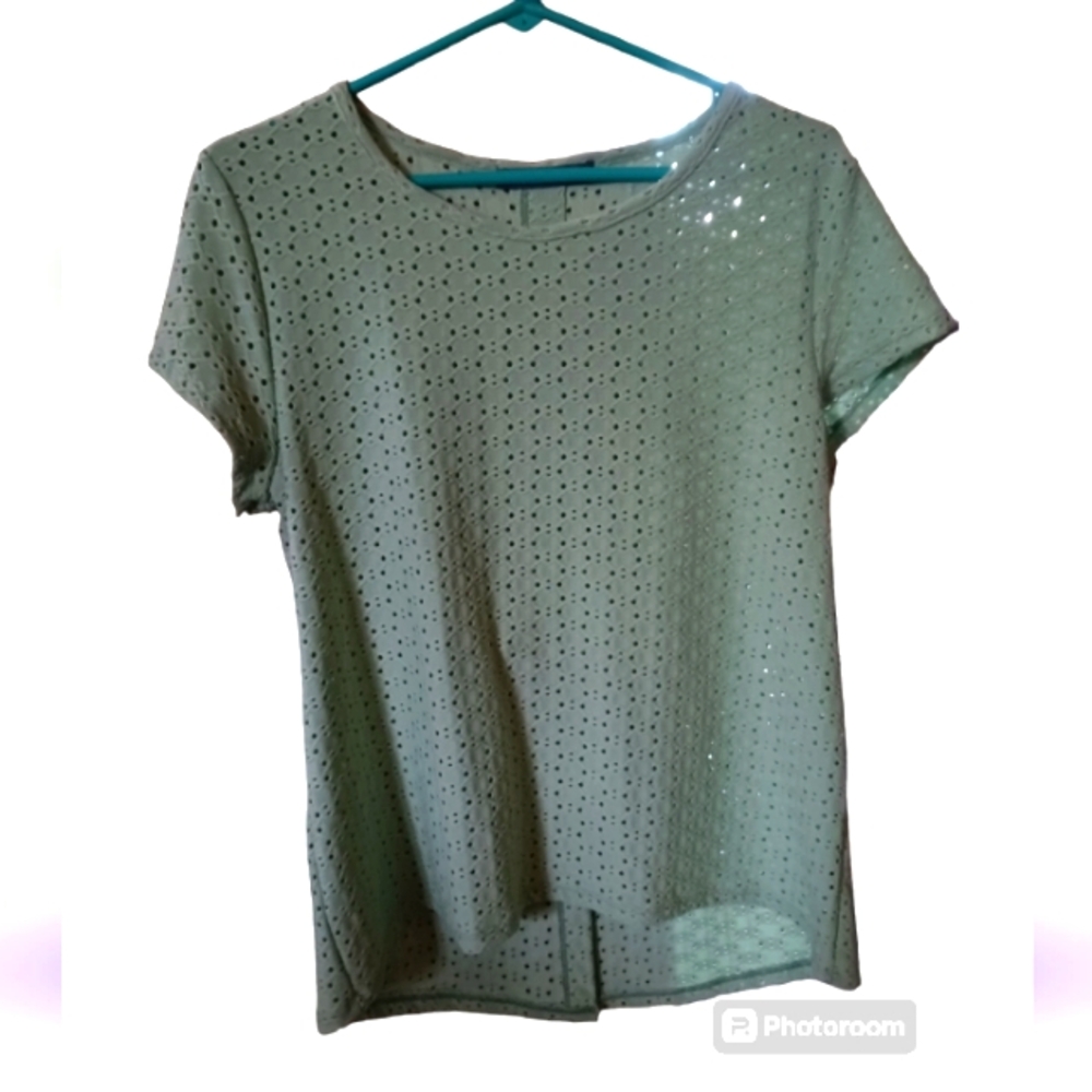 1804 Casual short sleeve eyelet shirt w/ buttons